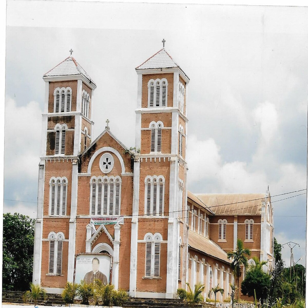 Cathédrale Sainte-Anne et Joachim d’Ebolowa
