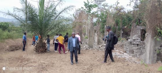 VANDALISME : UN SUSPECT DÉMOLIT LA CITÉ MUNICIPALE POUR DES GRAVATS